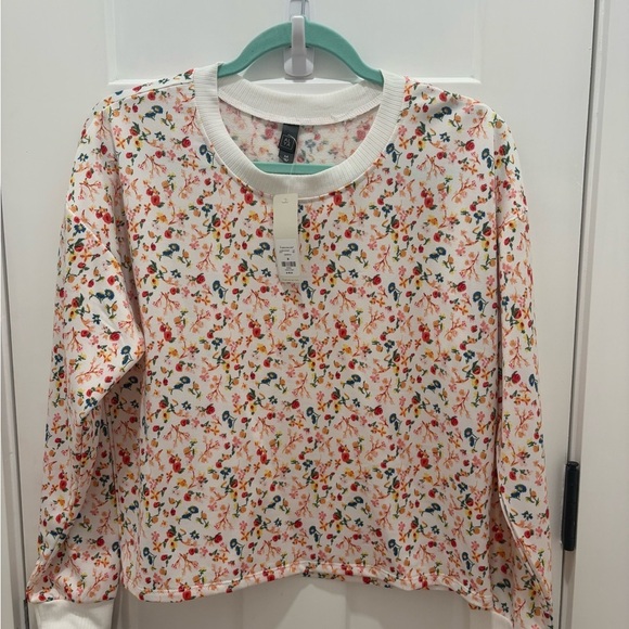 NWT Francesca Women’s Floral Cropped Tops Size M Crew Neck Spring Summer - Picture 1 of 6